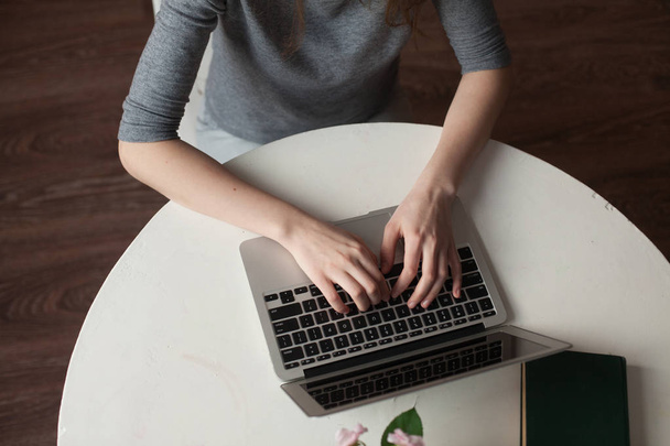 girl with laptop typing and thinking - Φωτογραφία, εικόνα
