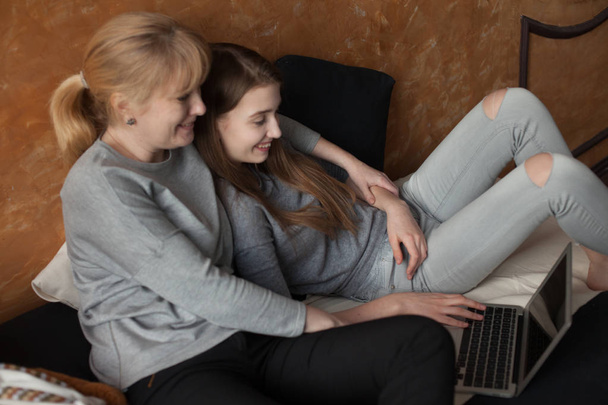 mother and daughter on bed - 写真・画像