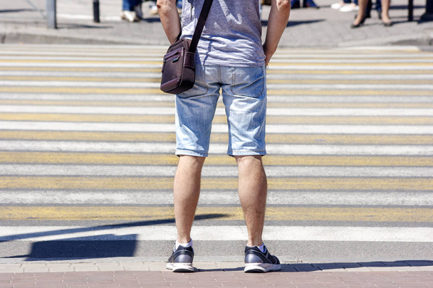 young man is waiting to cross the road - Fotoğraf, Görsel