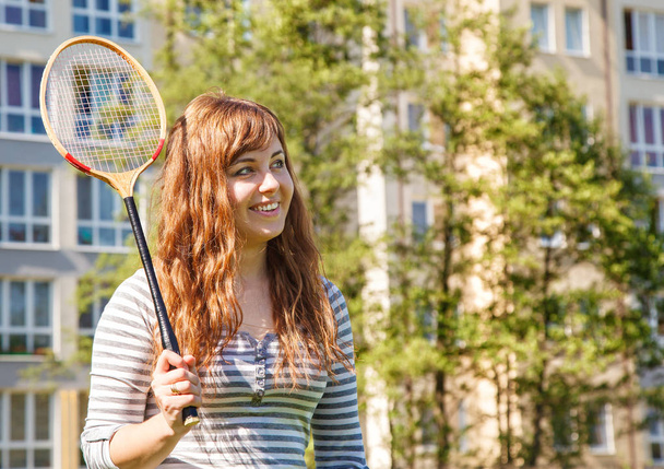 young beautiful woman playing badminton - Foto, imagen