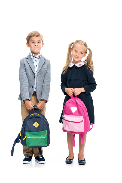 alumnos adorables con mochilas
 - Foto, imagen