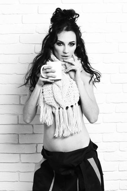 sexy girl in knitted scarf - Foto, immagini
