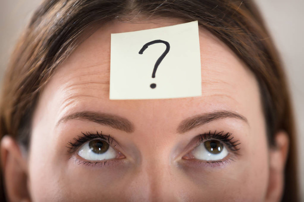 Businesswoman Forehead With Question Mark  - Фото, изображение