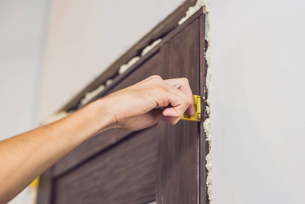Handyman installing door  - Fotoğraf, Görsel