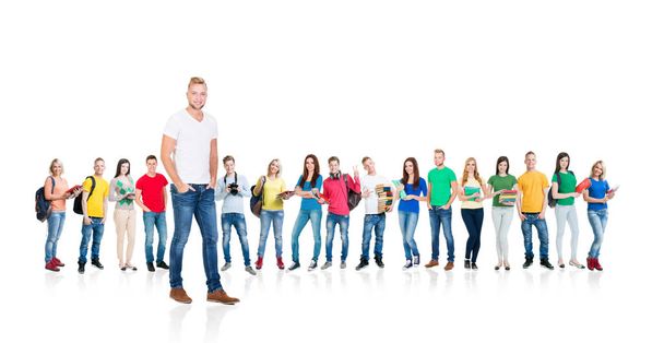 Suuri ryhmä teini-ikäisiä opiskelijoita
  - Valokuva, kuva