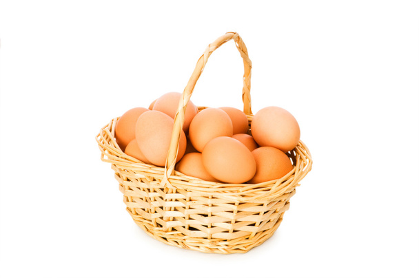 kosár tele elszigetelt fehér tojás - Fotó, kép