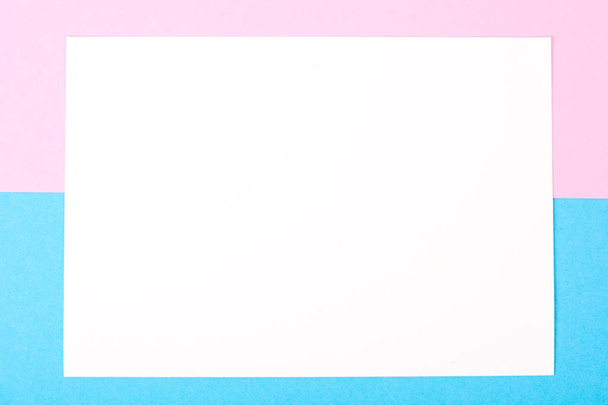 Creatieve lay-out voor tekst op pastel gekleurd papier - Foto, afbeelding