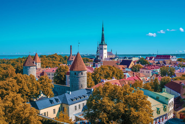 Таллинн, Эстония: вид с воздуха на старый город
 - Фото, изображение