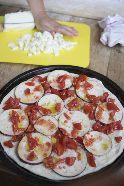 Vejetaryen Pizza yapma - Fotoğraf, Görsel