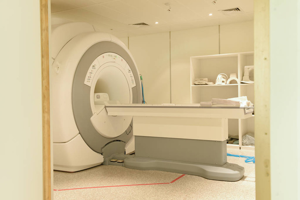 MRI scanner room - Фото, изображение