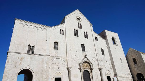 Bari, Itálie - 28. července 2017: Bazilika svatého Mikuláše, v románském slohu byl postaven v letech 1087 a 1197, během italsko-Norman nadvláda Apulie Bari, Itálie - Fotografie, Obrázek
