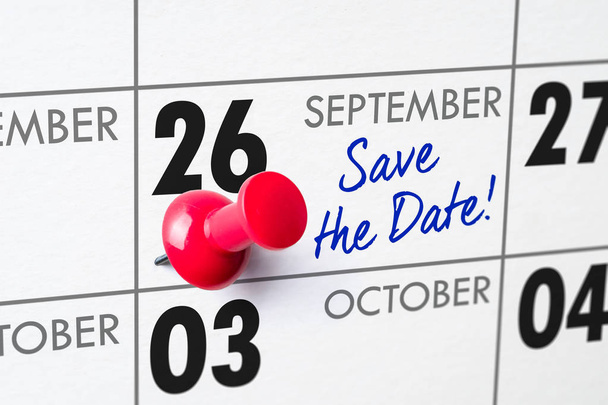 Настенный календарь с красной булавкой - 26 сентября
 - Фото, изображение