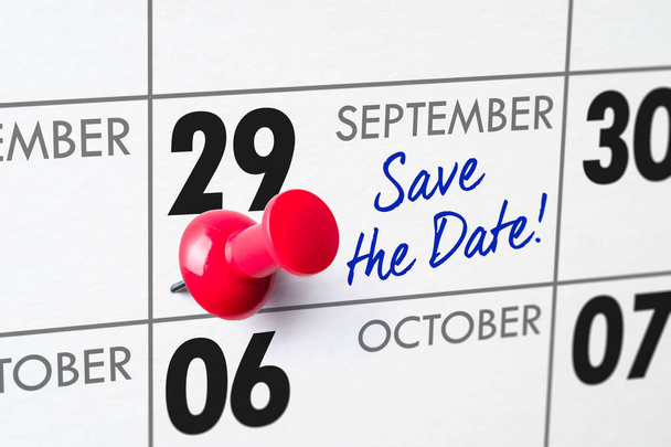 Nástěnný kalendář s červeným pin - září 29 - Fotografie, Obrázek