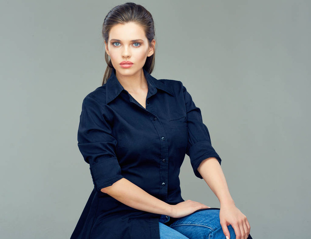 woman in black shirt and jeans  - Фото, зображення