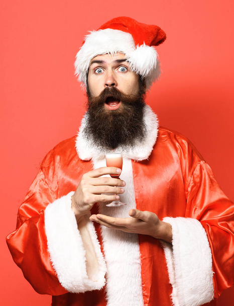красивий бородатий Санта Клаус чоловік
 - Фото, зображення