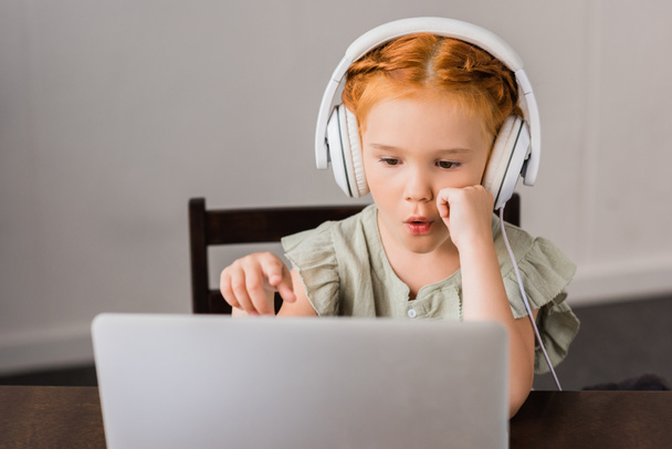 little girl with headphones and laptop - Photo, Image