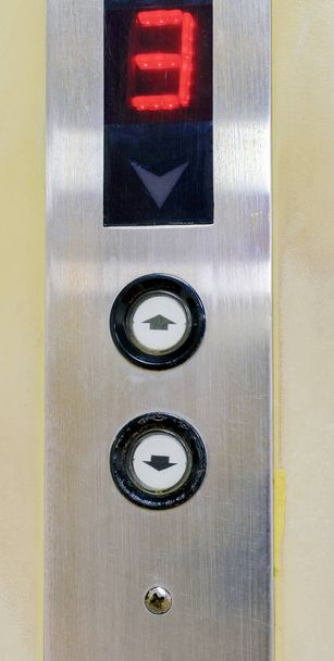 电梯按钮向上和向下的方向 - Φωτογραφία, εικόνα