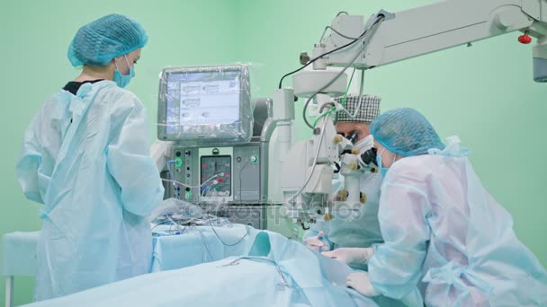 Oftalmoloji cerrahlar müdahale içinde - Video, Çekim