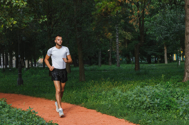 man jogging in park - Fotoğraf, Görsel