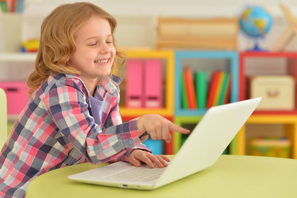 girl using modern laptop - Фото, зображення