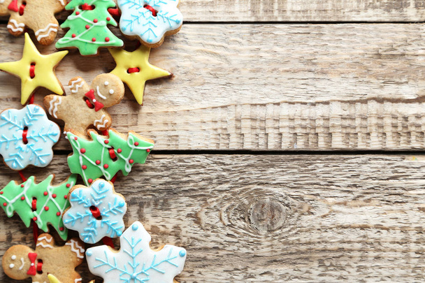 Різдвяне печиво на столі
 - Фото, зображення