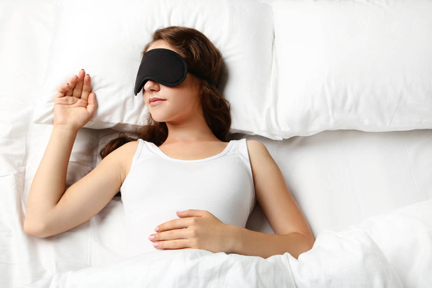 woman sleeping with eyemask in bed - Foto, immagini