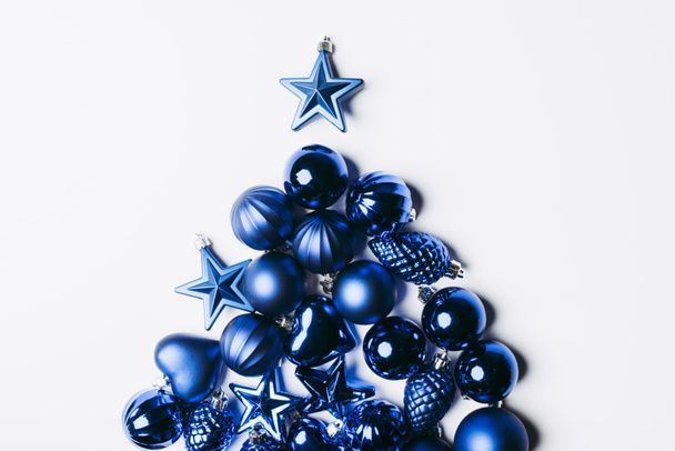 árbol de navidad hecho de juguetes - Foto, Imagen