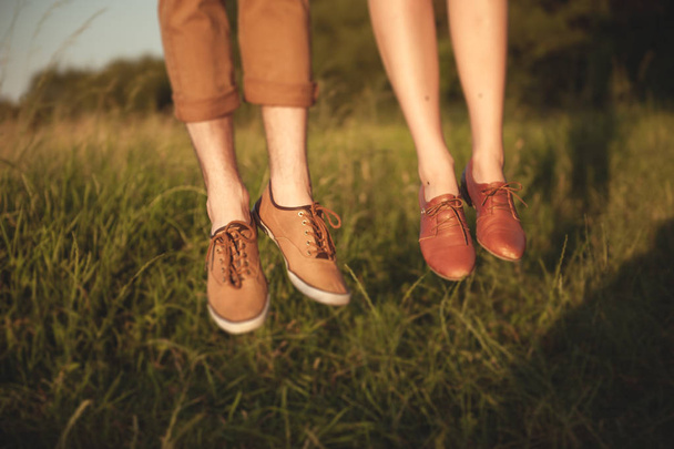 ноги романтичної пари
 - Фото, зображення