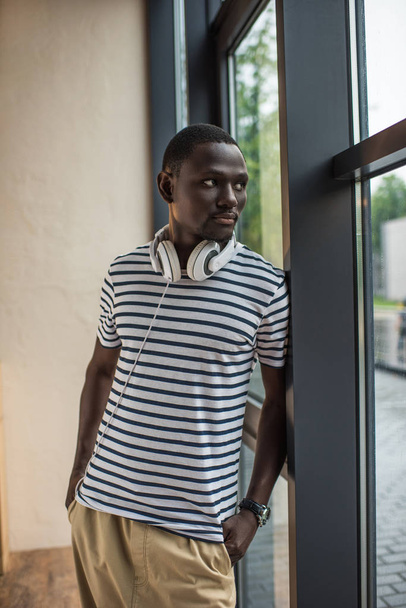 Američan Afričana muž se sluchátky - Fotografie, Obrázek