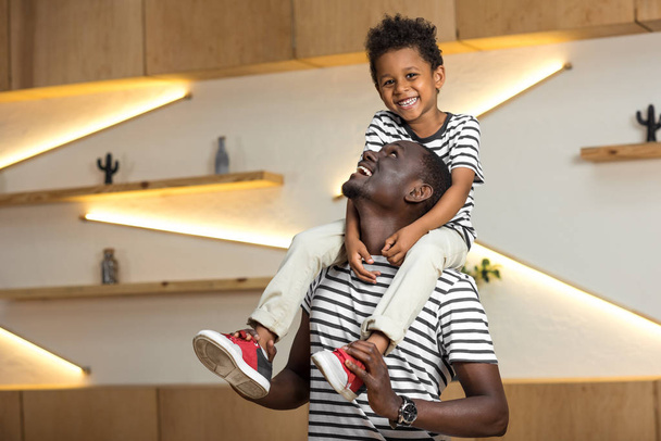 africká americká otec účetní syn - Fotografie, Obrázek