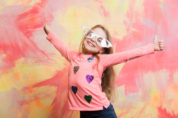 Girl in funny eyeglasses smiling with two thumbs up - Fotoğraf, Görsel
