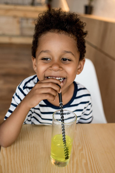 african american child drinking juice  - Valokuva, kuva