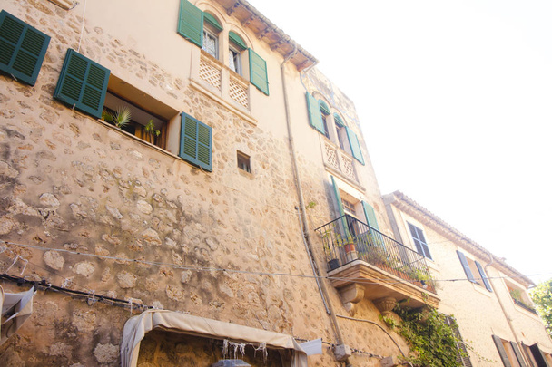 Gyönyörű épület, Valldemossa, Spanyolország Mallorca híres régi mediterrán falu. - Fotó, kép