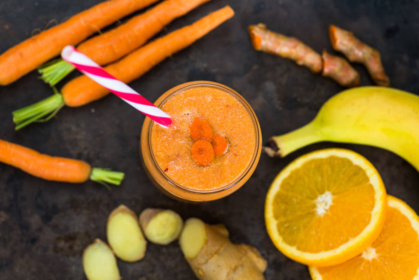 Smoothie with carrot, apple, orange, banana, ginger and tumeric - Zdjęcie, obraz