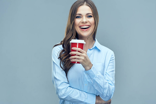 Smiling business woman holding red coffee glass. - Zdjęcie, obraz