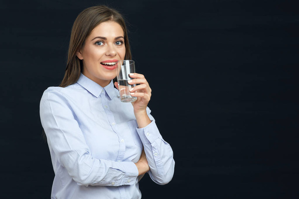 young woman drinking water  - Foto, Bild
