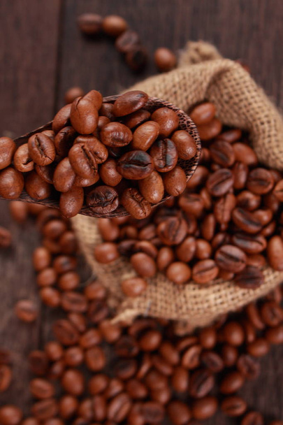 Fresh Roasted Coffee Beans Background - Foto, imagen