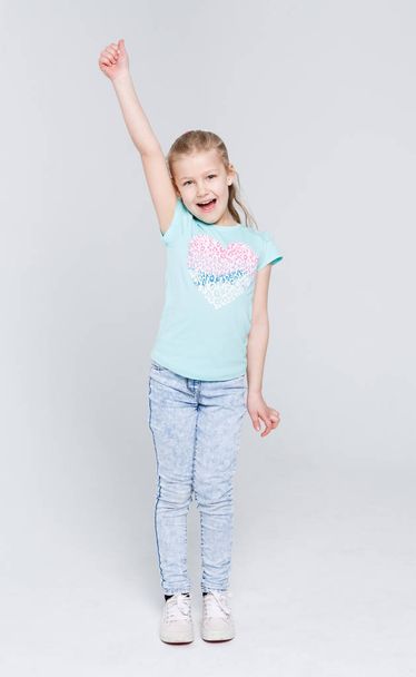 Portrait of cheerful girl showing thumb up gesture - Foto, Imagen