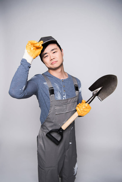Construction worker holding shovel - Foto, Imagem