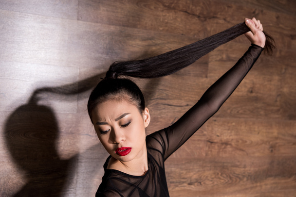 mulher asiática com maquiagem brilhante
 - Foto, Imagem
