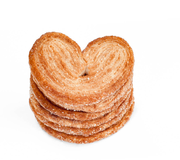 kształt ciasteczek-serce w stos na białym tle  - Zdjęcie, obraz