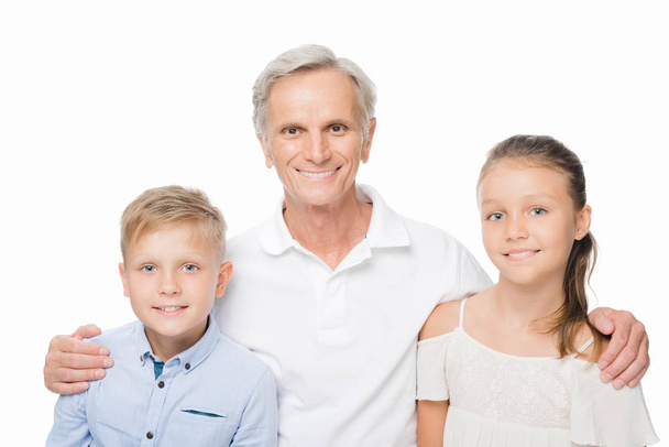 Senior férfi és unokák - Fotó, kép