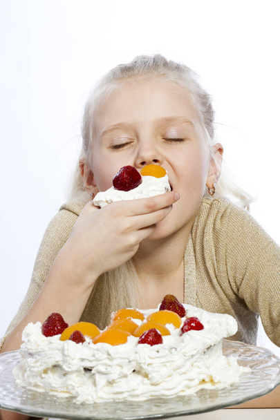 Girl eats a cake - Фото, зображення