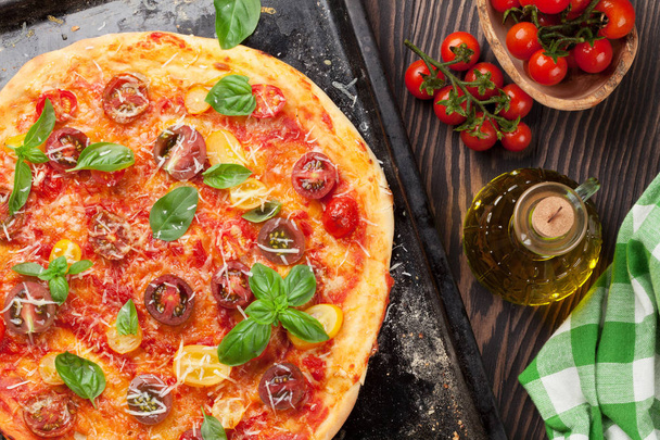 Pizza with tomatoes, mozzarella and basil - Fotó, kép