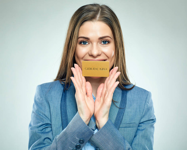 Businesswoman showing credit card  - Zdjęcie, obraz