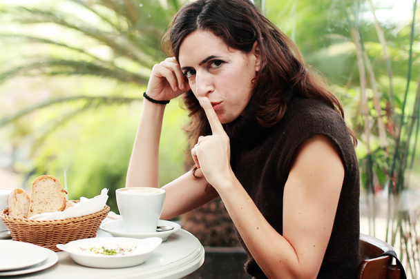 güzel 35 yaş yaşlı kadın onun sabah kahve içme - Fotoğraf, Görsel