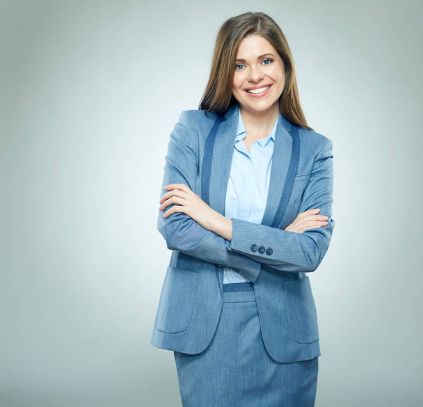 businesswoman standing with crossed arms  - Fotoğraf, Görsel