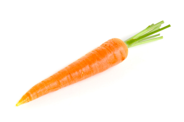 Zanahoria vegetal con hojas aisladas sobre fondo blanco - Foto, Imagen