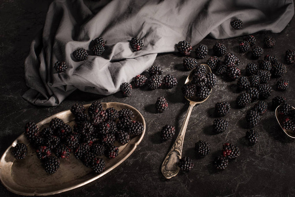 blackberries and vintage cutlery - Fotografie, Obrázek