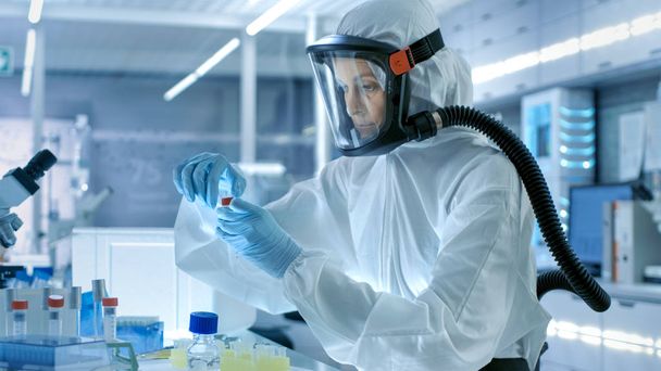 Medical Virology Research Scientist Works in a Hazmat Suit with  - Foto, Imagem